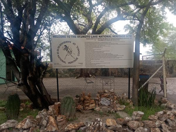 O lago Otjikoto e as suas diferentes narrativas
