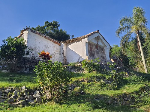 Esta Casa não é uma Casa: Cata pedra, cata cacos, cata lixo